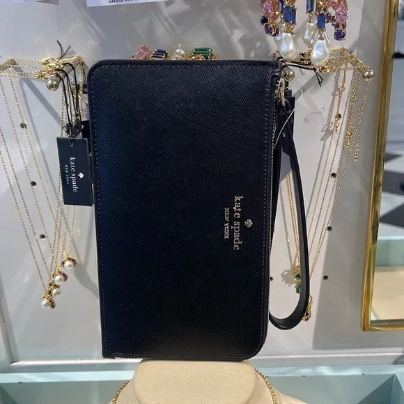 Kate Spade Lucy Medium L-Zip Wristlet
COLOR:
Black (Non Glitter)
NWT - Picture 14 of 16